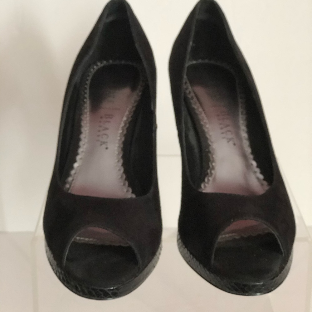 Black Suede Ladies Pumps White House/Black Market